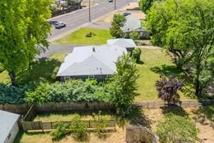 1375 Crater Lake Ave, Medford, OR 97504 - Photo 26
