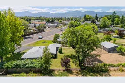 1375 Crater Lake Avenue, Medford, OR 97504 - Photo 44