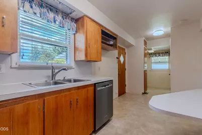 1375 Crater Lake Avenue, Medford, OR 97504 - Photo 22
