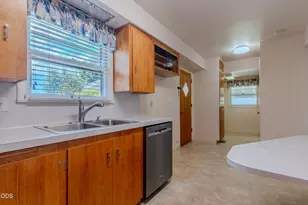 1375 Crater Lake Ave, Medford, OR 97504 - Photo 22