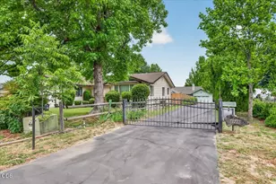 1222 Monroe Way, Grants Pass, OR 97527 - Photo 6
