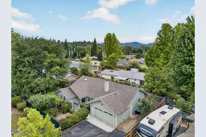 1222 Monroe Way, Grants Pass, OR 97527 - Photo 2