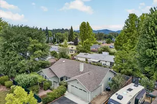 1222 Monroe Way, Grants Pass, OR 97527 - Photo 2