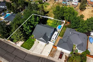 861 Mendolia Way, Central Point, OR 97502 - Photo 2