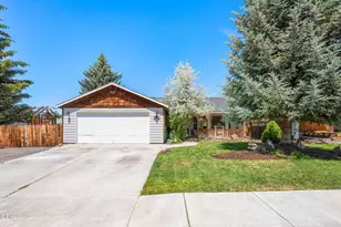 841 NW Negus Pl, Redmond, OR 97756 - Photo 1