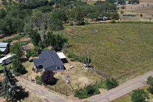 1245 Davanna Dr, Eagle Point, OR 97524 - Photo 1