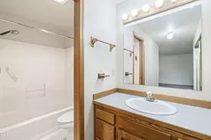 2400 NE Jones Rd, Bend, OR 97701 - Photo 20