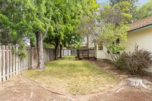 2400 NE Jones Rd, Bend, OR 97701 - Photo 32