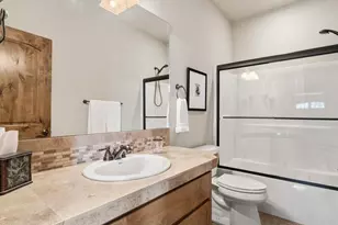 360 Vista Rim Dr, Redmond, OR 97756 - Photo 32