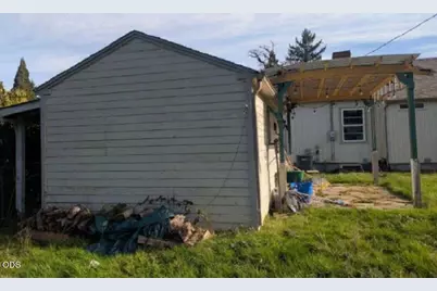 3707 NE 113th Avenue, Portland, OR 97220 - Photo 2