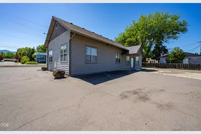 143 S Main Street, Phoenix, OR 97535 - Photo 6