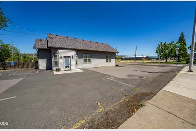 143 S Main Street, Phoenix, OR 97535 - Photo 8