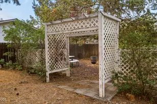 61568 Newberry Dr, Bend, OR 97702 - Photo 24