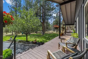 18943 Martingale Cir, Bend, OR 97703 - Photo 4