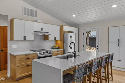 18943 Martingale Circle, Bend, OR 97703 - Photo 8