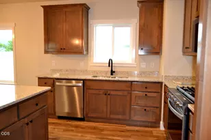 1540 W Harbeck Rd, Grants Pass, OR 97527 - Photo 4