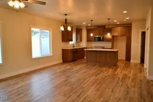 1540 W Harbeck Rd, Grants Pass, OR 97527 - Photo 2