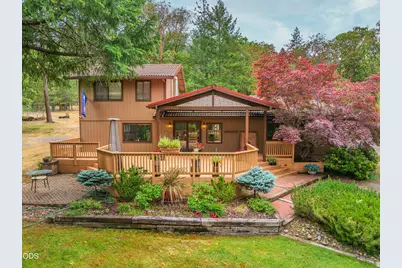 5003 Rogue River, Eagle Point, OR 97524 - Photo 2