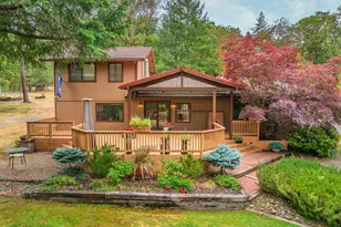 5003 Rogue River, Eagle Point, OR 97524 - Photo 2
