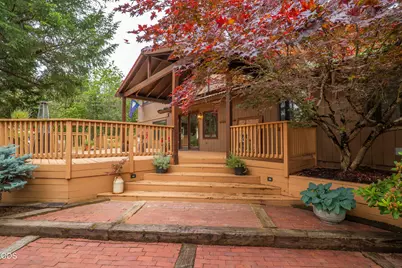 5003 Rogue River, Eagle Point, OR 97524 - Photo 4