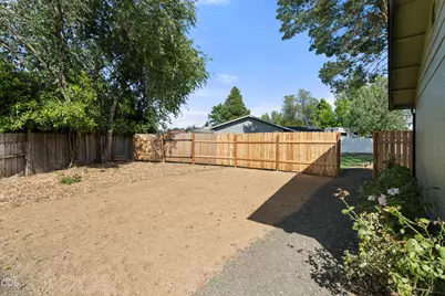 2417 Flanders Street, White City, OR 97503 - Photo 24