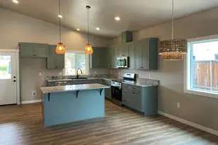 126 Lorraine Ave, Eagle Point, OR 97524 - Photo 4