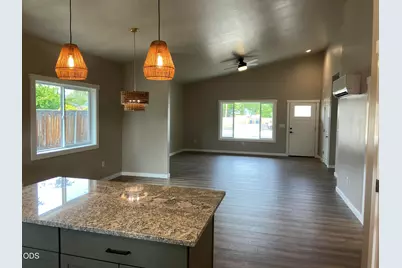 126 Lorraine Avenue, Eagle Point, OR 97524 - Photo 4