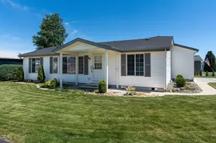 811 NE Paiute Ct, Redmond, OR 97756 - Photo 2