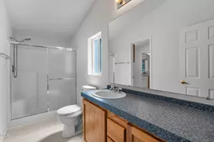 811 NE Paiute Ct, Redmond, OR 97756 - Photo 12