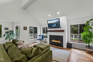 22055 White Peaks Dr, Bend, OR 97702 - Photo 22