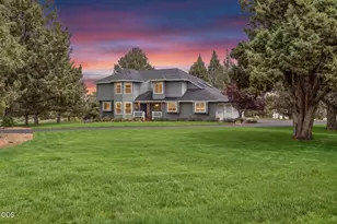 22055 White Peaks Dr, Bend, OR 97702 - Photo 2