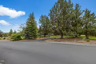 22055 White Peaks Dr, Bend, OR 97702 - Photo 2