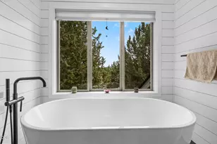 22055 White Peaks Dr, Bend, OR 97702 - Photo 42