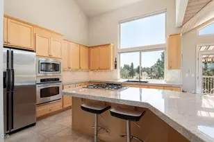 2269 Hawk Owl Ct, Redmond, OR 97756 - Photo 10