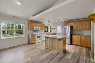 20535 Sunderland Way, Bend, OR 97701 - Photo 12