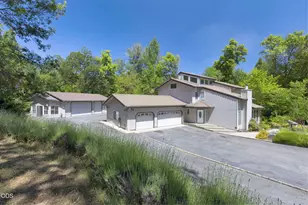 235 Glenoak Ln, Grants Pass, OR 97526 - Photo 2