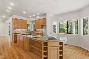 235 Glenoak Ln, Grants Pass, OR 97526 - Photo 6
