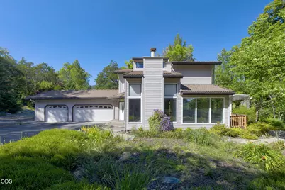 235 Glenoak Lane, Grants Pass, OR 97526 - Photo 1