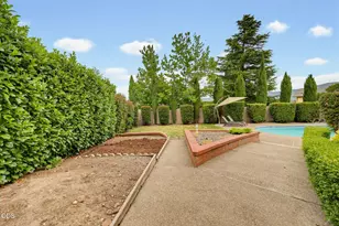 2489 Nieto Way, Medford, OR 97504 - Photo 12