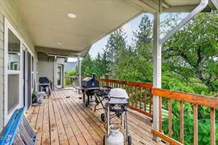 394 Pinetop Terrace, Shady Cove, OR 97539 - Photo 30