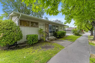 515 NE 8th Street, Grants Pass, OR 97526 - Photo 1