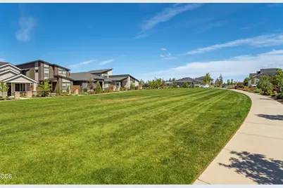 3757 NE Petrosa Avenue, Bend, OR 97701 - Photo 4