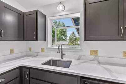 502 S B Street, Phoenix, OR 97535 - Photo 8