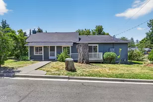 502 S B St, Phoenix, OR 97535 - Photo 2