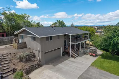1561 NE Hilltop Lane, Madras, OR 97741 - Photo 2