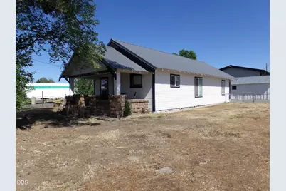 411 SE Evergreen Avenue, Redmond, OR 97756 - Photo 1