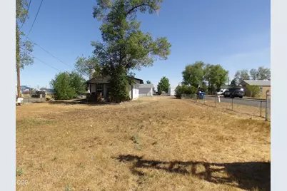 411 SE Evergreen Avenue, Redmond, OR 97756 - Photo 6