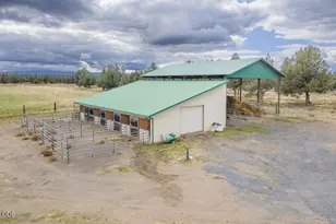 24585 Dodds Rd, Bend, OR 97701 - Photo 104