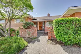 2774 Jessica Cir, Medford, OR 97504 - Photo 2