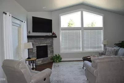 303 NW Collette Way, Grants Pass, OR 97526 - Photo 2